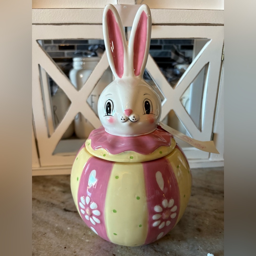 Joanna Parker/ Carnival Cottage Bunny Candy Dish